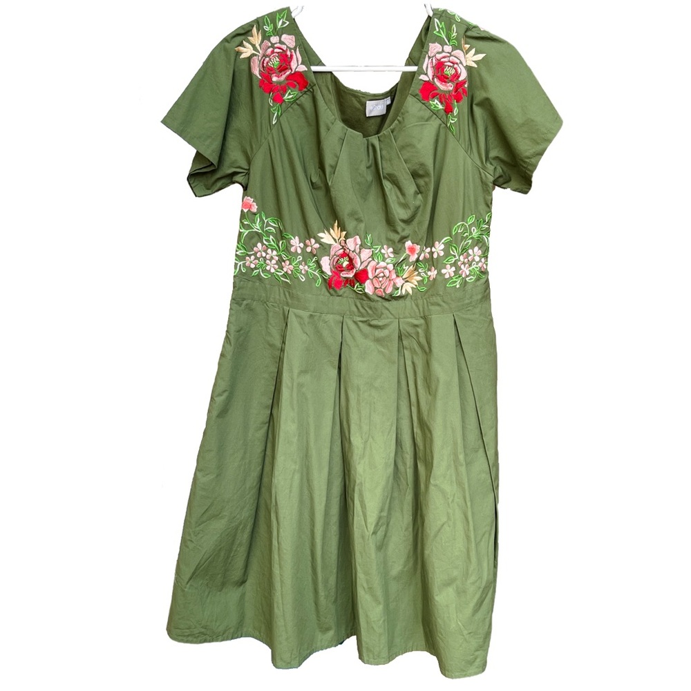 Embroidered Green Dress with Pleated Skirt Roses Large
